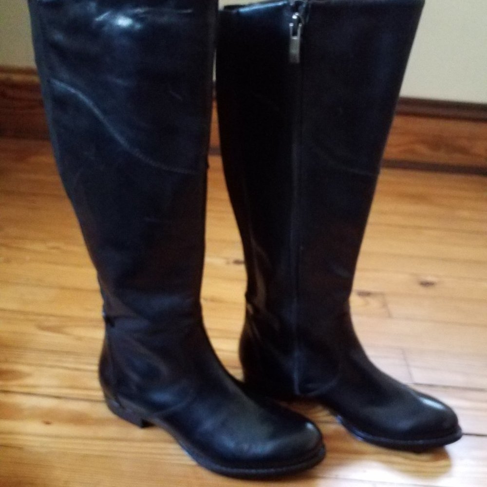 Black boots - Picture 3 of 5